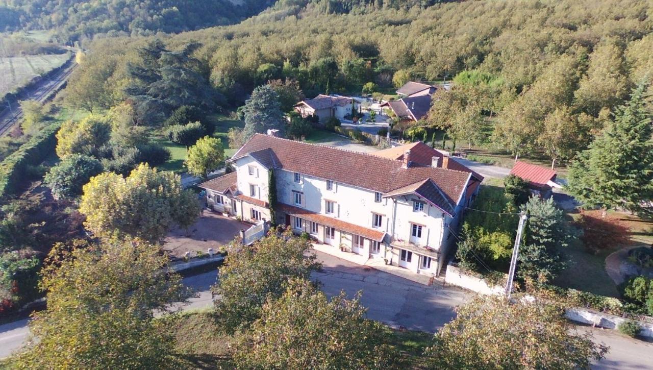 Chambres D'Hotes Le Cedre Bleu Saint-Lattier エクステリア 写真