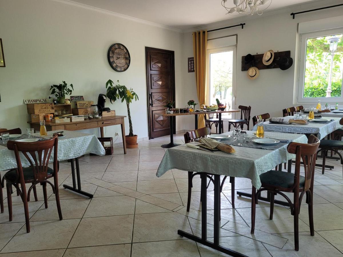 Chambres D'Hotes Le Cedre Bleu Saint-Lattier エクステリア 写真