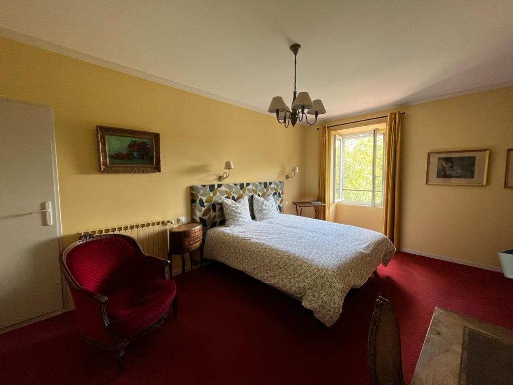 Chambres D'Hotes Le Cedre Bleu Saint-Lattier エクステリア 写真