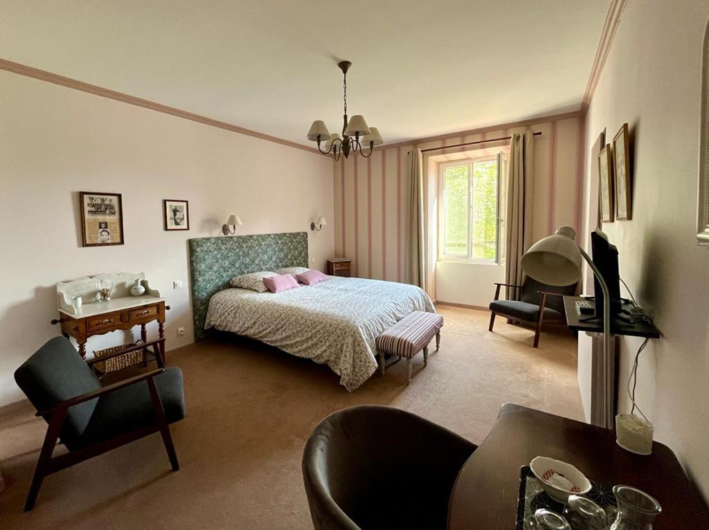 Chambres D'Hotes Le Cedre Bleu Saint-Lattier エクステリア 写真