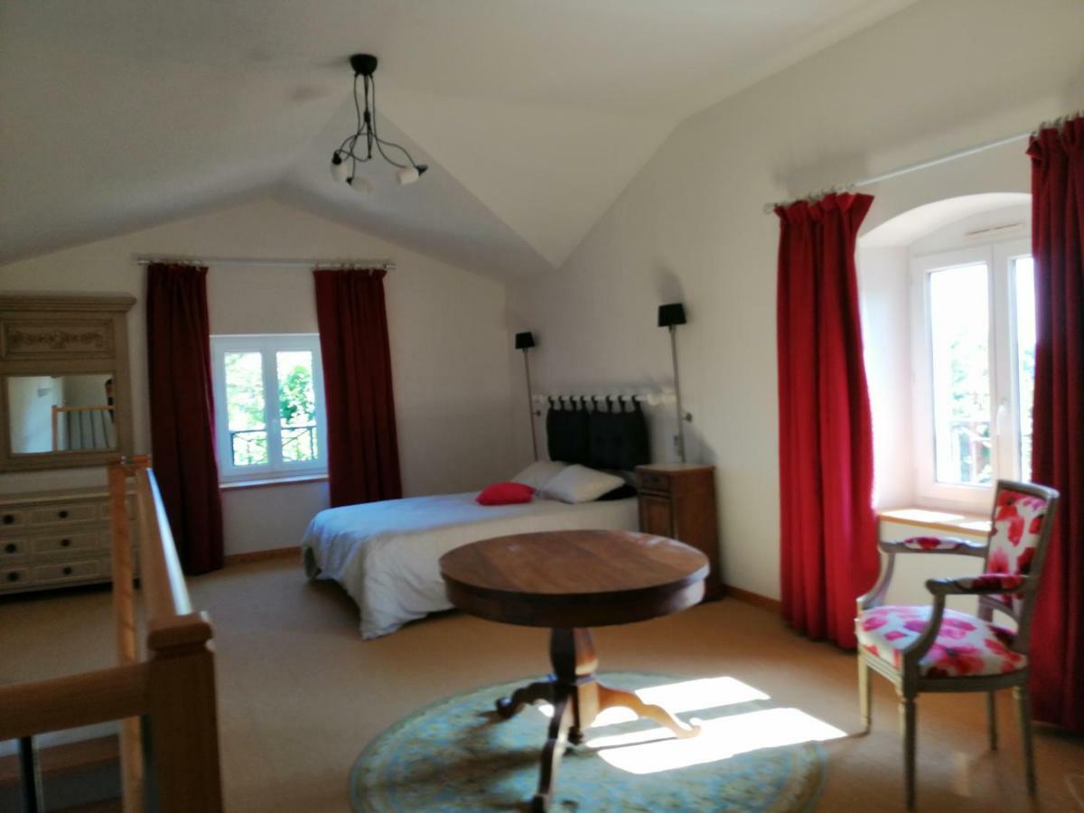 Chambres D'Hotes Le Cedre Bleu Saint-Lattier エクステリア 写真