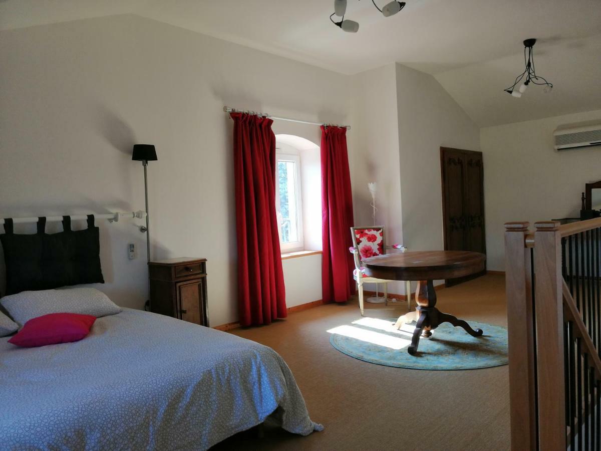 Chambres D'Hotes Le Cedre Bleu Saint-Lattier エクステリア 写真