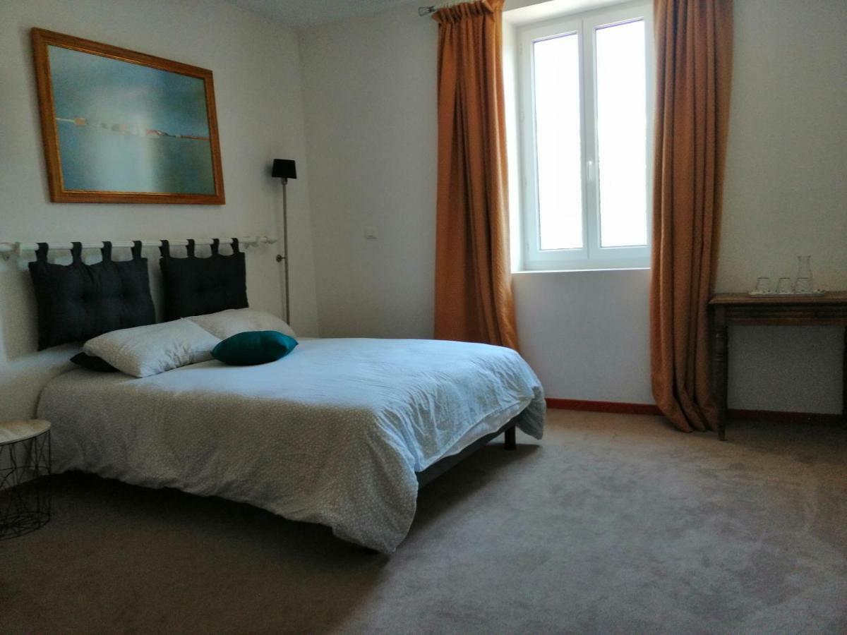 Chambres D'Hotes Le Cedre Bleu Saint-Lattier エクステリア 写真